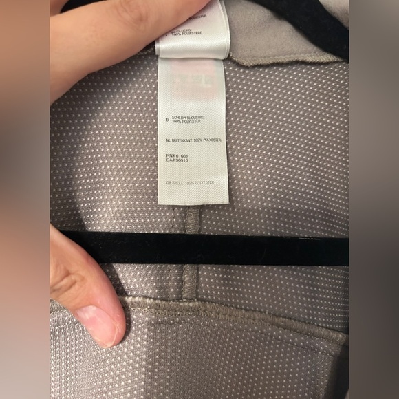 North Face Women’s Windwall Cream and Taupe Jacket - Picture 8 of 10